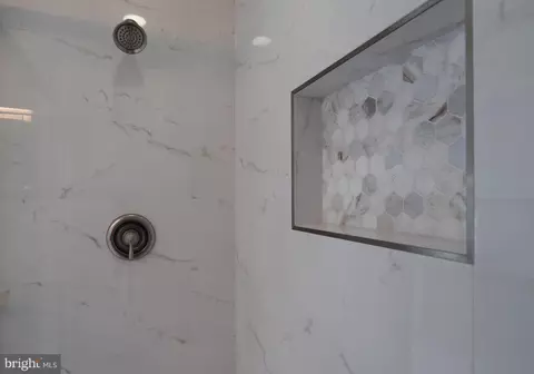 Bath - 43832 Robindale Ct, Ashburn, VA 20147 photo 8 of 9