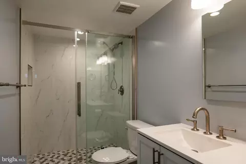 Bath - 43832 Robindale Ct, Ashburn, VA 20147 photo 5 of 9
