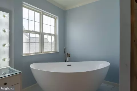 Bath - 43832 Robindale Ct, Ashburn, VA 20147 photo 1 of 9