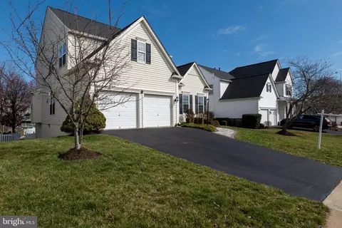 Exterior - 43832 Robindale Ct, Ashburn, VA 20147 photo 6 of 11
