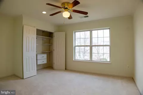 Bedroom - 43832 Robindale Ct, Ashburn, VA 20147 photo 3 of 4