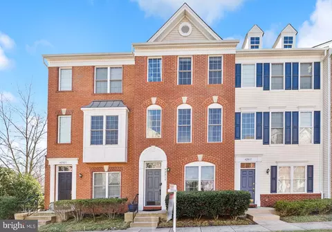 42819 Smallwood Ter, Chantilly, VA 20152