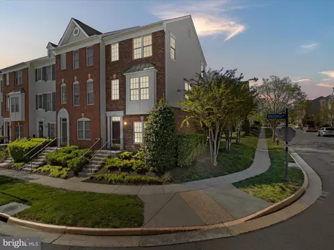 42760 Nations St, Chantilly, VA 20152