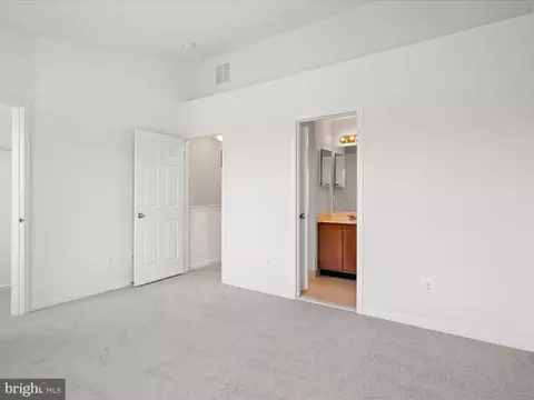 Bedroom - 42760 Nations St, Chantilly, VA 20152 photo 2 of 6