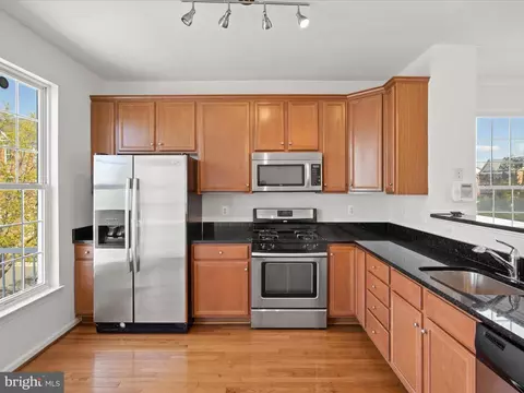Kitchen - 42760 Nations St, Chantilly, VA 20152 photo 3 of 5