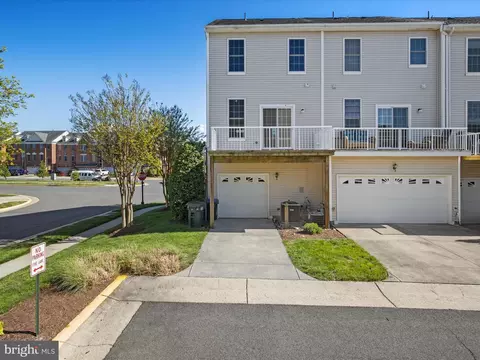 Exterior - 42760 Nations St, Chantilly, VA 20152 photo 7 of 7