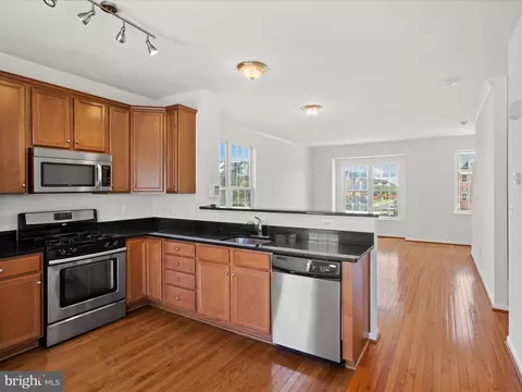Kitchen - 42760 Nations St, Chantilly, VA 20152 photo 4 of 5