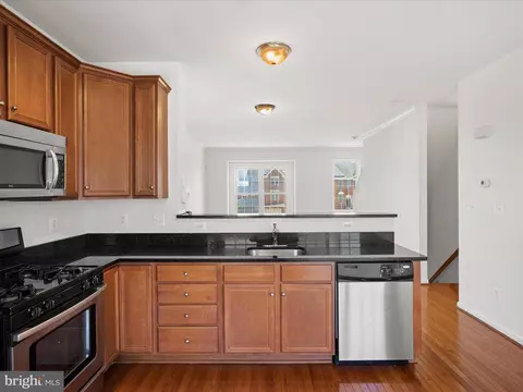 Kitchen - 42760 Nations St, Chantilly, VA 20152 photo 5 of 5