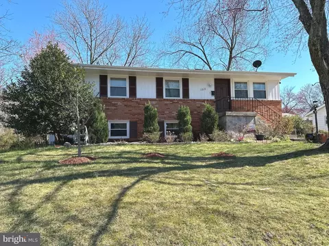 1010 S Ironwood Rd, Sterling, VA 20164