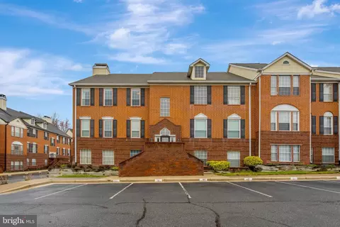 668 Gateway Dr SE #403, Leesburg, VA 20175