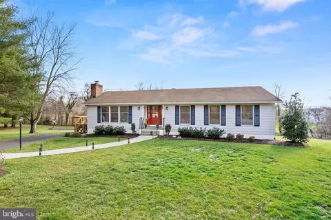 38219 Adams Ct, Hamilton, VA 20158