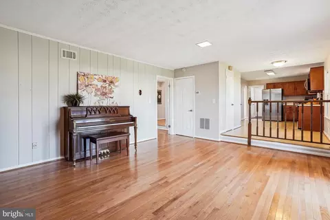 Living - 23 Butternut Way, Sterling, VA 20164 photo 3 of 4