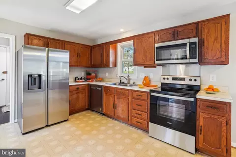Kitchen - 23 Butternut Way, Sterling, VA 20164 photo 3 of 3