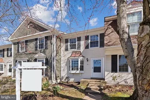 10 Southall Ct, Sterling, VA 20165