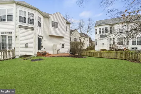 Exterior - 21878 Windover Dr, Broadlands, VA 20148 photo 5 of 7