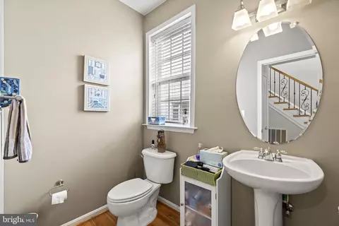 Bath - 21878 Windover Dr, Broadlands, VA 20148 photo 1 of 5