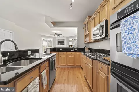 Kitchen - 21878 Windover Dr, Broadlands, VA 20148 photo 3 of 4
