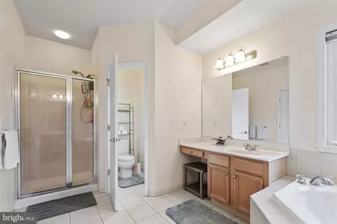 Bath - 21878 Windover Dr, Broadlands, VA 20148 photo 2 of 5