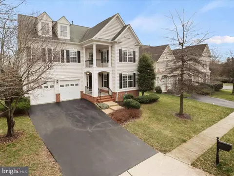 22737 Highcrest Cir, Brambleton, VA 20148 photo 2