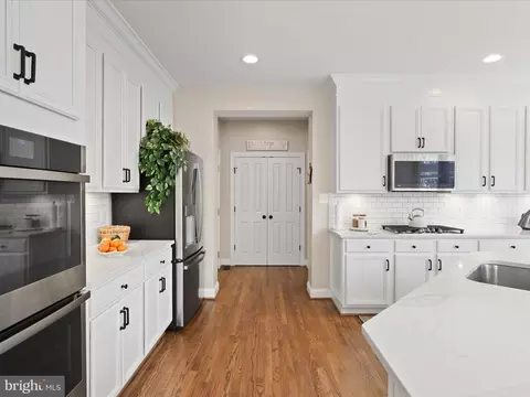 22737 Highcrest Cir, Brambleton, VA 20148 photo 12