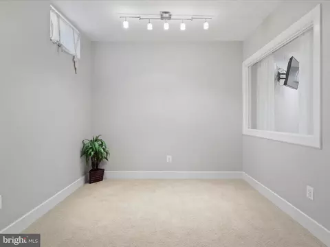 22737 Highcrest Cir, Brambleton, VA 20148 photo 46