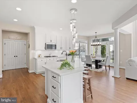22737 Highcrest Cir, Brambleton, VA 20148 photo 11