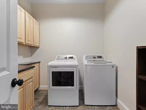 22737 Highcrest Cir, Brambleton, VA 20148 photo 13