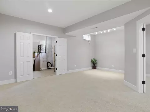 22737 Highcrest Cir, Brambleton, VA 20148 photo 45