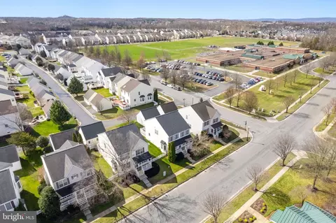 View/Area - 42903 Center St, Chantilly, VA 20152 photo 5 of 7