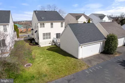 Exterior - 42903 Center St, Chantilly, VA 20152 photo 35 of 36