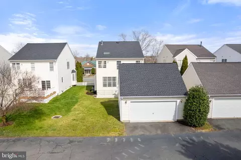 Exterior - 42903 Center St, Chantilly, VA 20152 photo 34 of 36