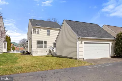 Exterior - 42903 Center St, Chantilly, VA 20152 photo 31 of 36