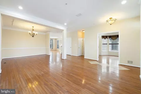 Living - 42903 Center St, Chantilly, VA 20152 photo 7 of 17