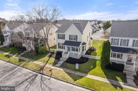 Exterior - 42903 Center St, Chantilly, VA 20152 photo 5 of 36