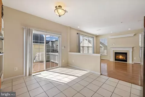 Living - 42903 Center St, Chantilly, VA 20152 photo 14 of 17