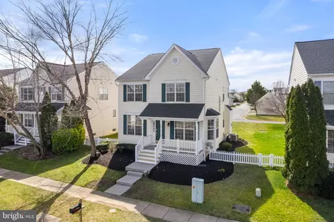 Exterior - 42903 Center St, Chantilly, VA 20152 photo 6 of 36