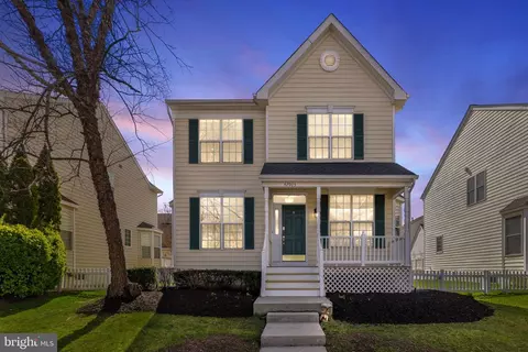 Exterior - 42903 Center St, Chantilly, VA 20152 photo 3 of 36
