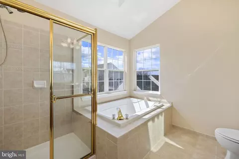 Bath - 42903 Center St, Chantilly, VA 20152 photo 4 of 8