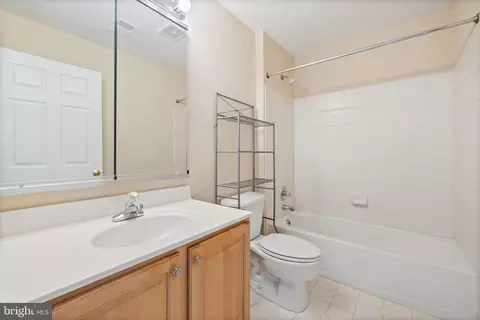 Bath - 42903 Center St, Chantilly, VA 20152 photo 2 of 8