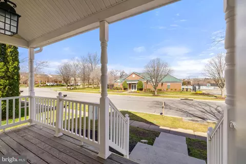 Exterior - 42903 Center St, Chantilly, VA 20152 photo 18 of 36