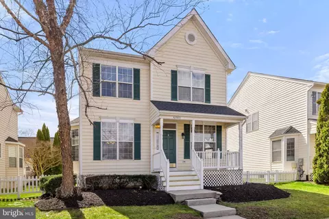Exterior - 42903 Center St, Chantilly, VA 20152 photo 9 of 36