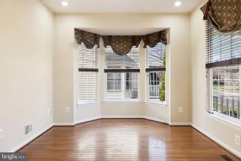 Living - 42903 Center St, Chantilly, VA 20152 photo 9 of 17