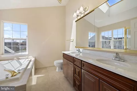 Bath - 42903 Center St, Chantilly, VA 20152 photo 3 of 8