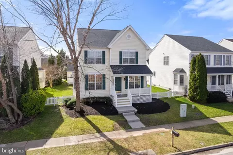Exterior - 42903 Center St, Chantilly, VA 20152 photo 8 of 36
