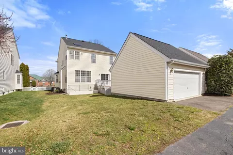 Exterior - 42903 Center St, Chantilly, VA 20152 photo 32 of 36
