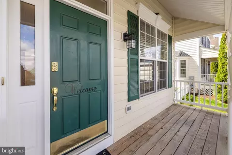Exterior - 42903 Center St, Chantilly, VA 20152 photo 19 of 36