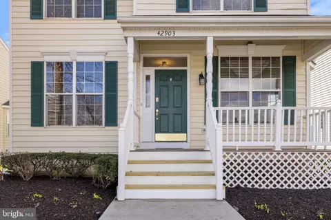 Exterior - 42903 Center St, Chantilly, VA 20152 photo 15 of 36