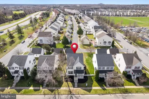 View/Area - 42903 Center St, Chantilly, VA 20152 photo 4 of 7