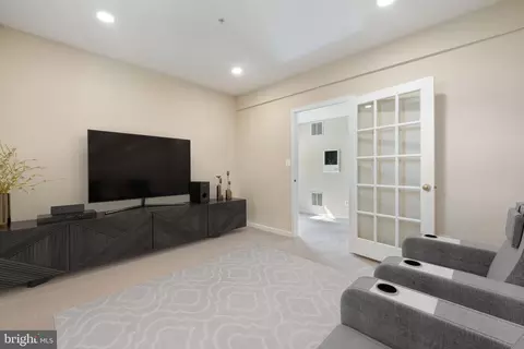 Living - 42903 Center St, Chantilly, VA 20152 photo 5 of 17