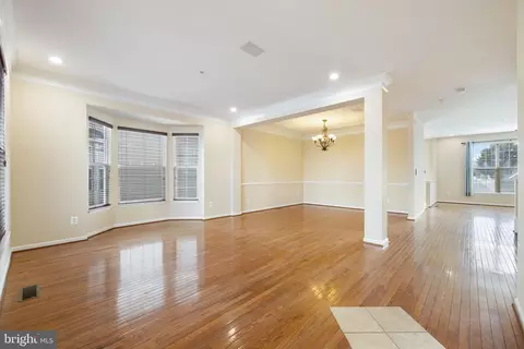 Living - 42903 Center St, Chantilly, VA 20152 photo 6 of 17